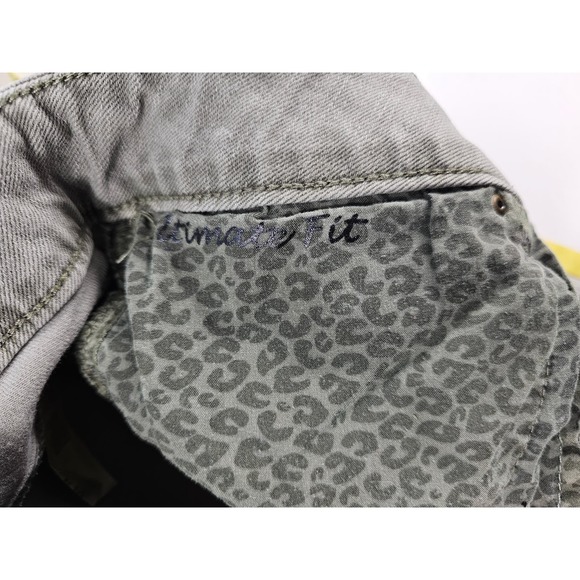 Chicos platinum green career casual pants size 1 cropped (8) * - Picture 3 of 7